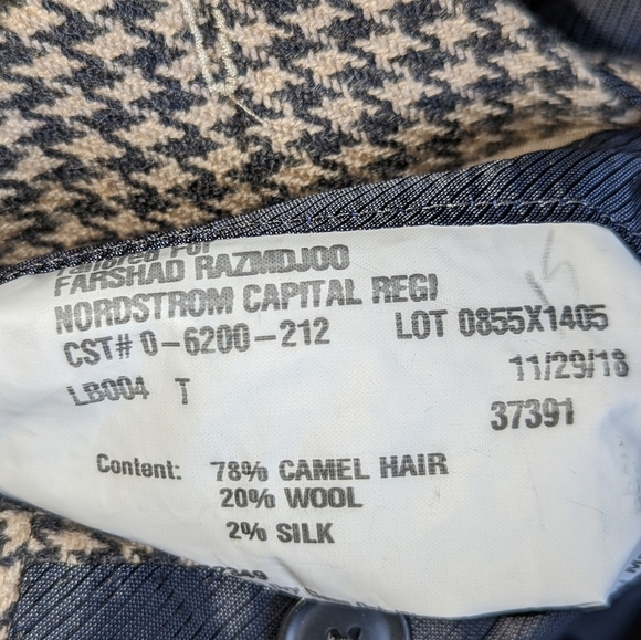 Hickey Freeman (Loro Piana) Houndstooth Men's Blazer... See Measurements - Picture 13 of 13